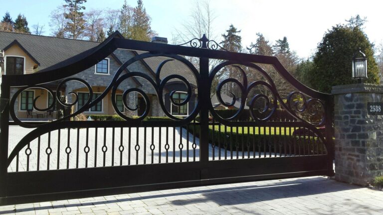How to Choose Commercial Gates
